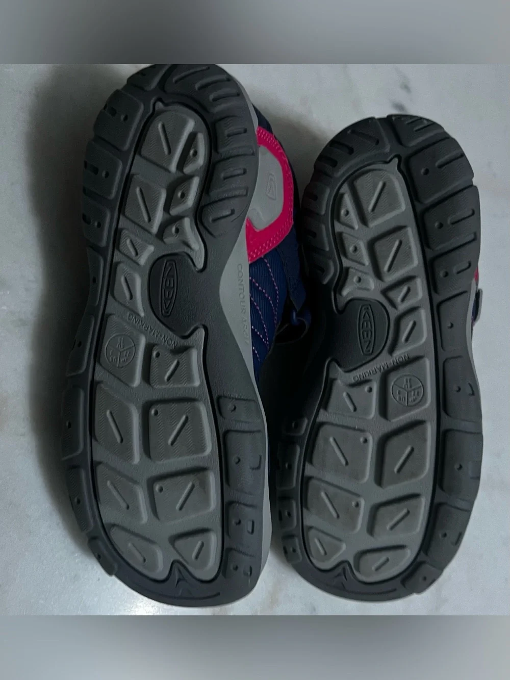 Preowned Keen  Kids Knotch Peak Blue Depths Pink Peacock Sneaker Size 3 EUC